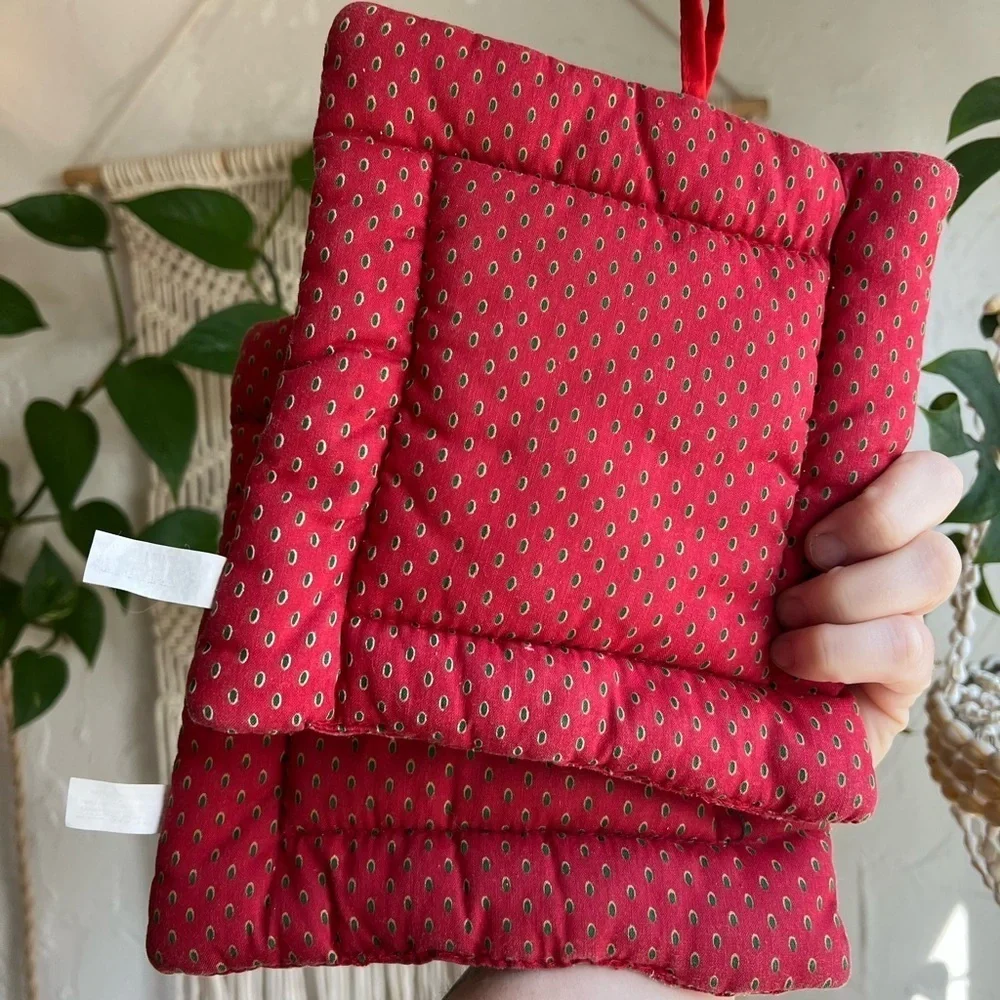 Vintage 7x7 Christmas Potholders Set of 2 – Quilted Holiday Kitchen Decor